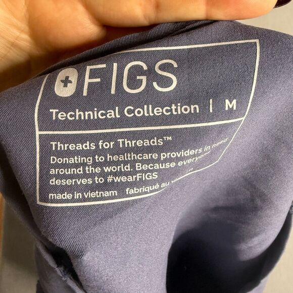 Figs Top Women's Medium Technical Colelction Scrubs Dark Blue Double Pockets - Picture 6 of 7